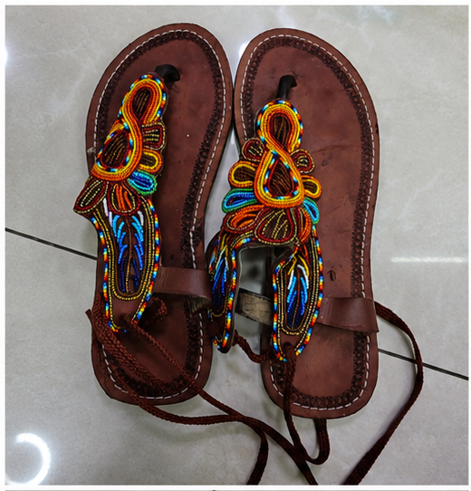 Sandales en cuir décorées de perles